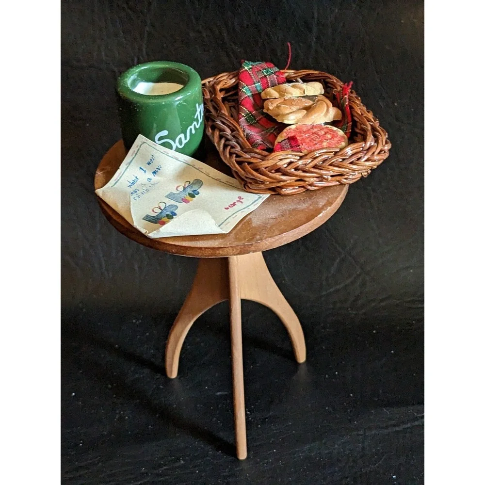 2009 Byers Choice Round Side Table With Sweets Gingerbread Santa Mug Letter